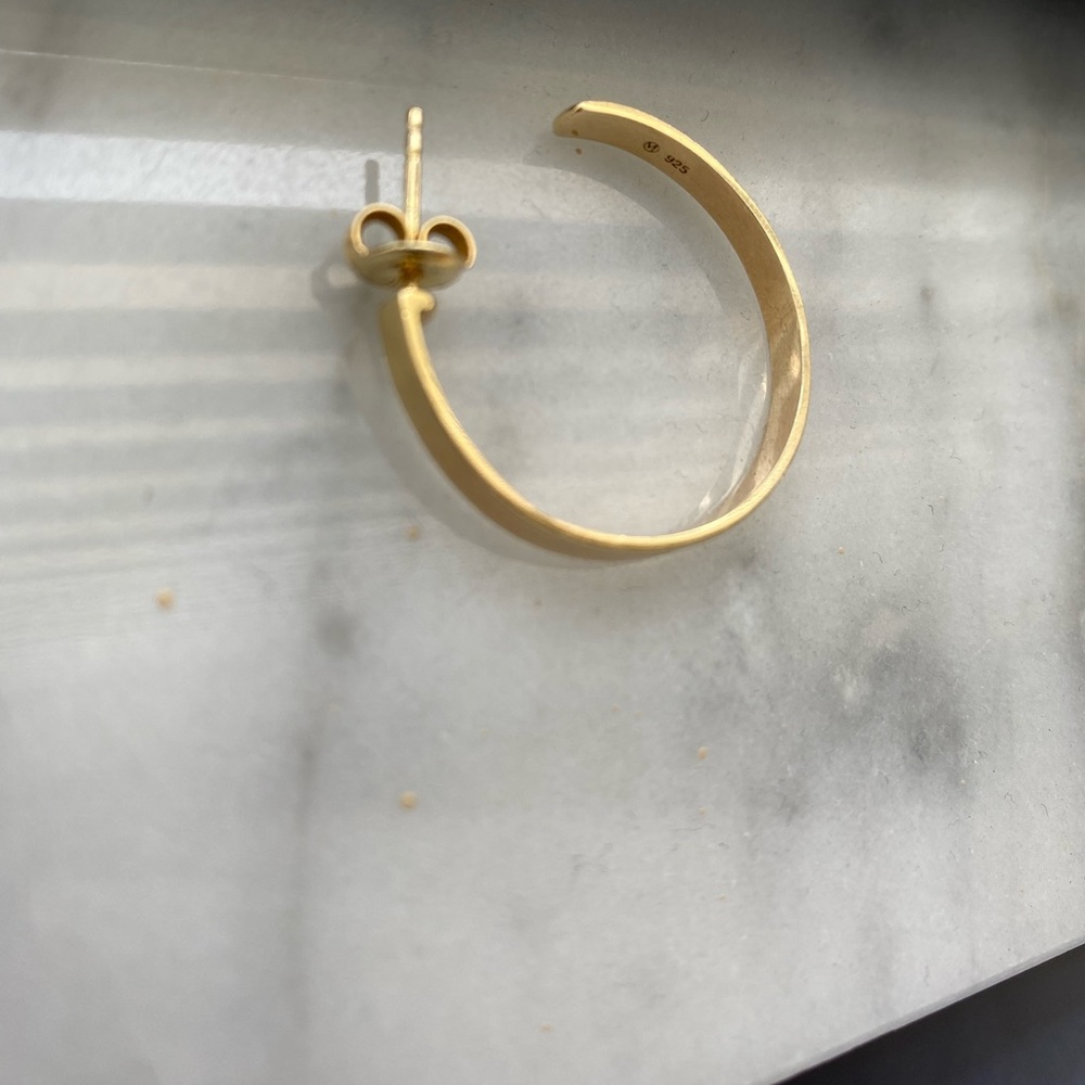 ONE Mejuri Hoop